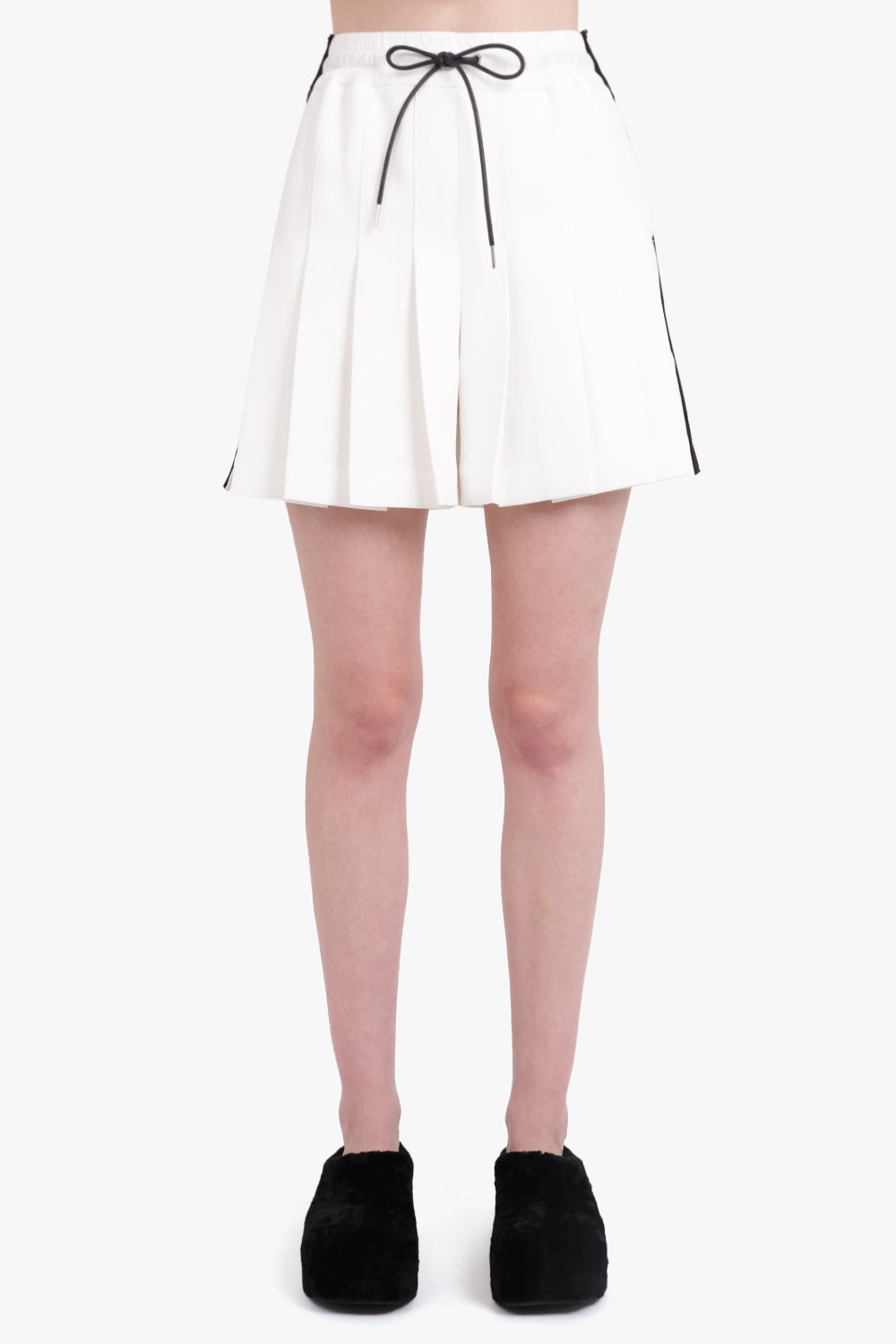 SACAI RTW Drawstring Side Panel Pleated Short | White/Black