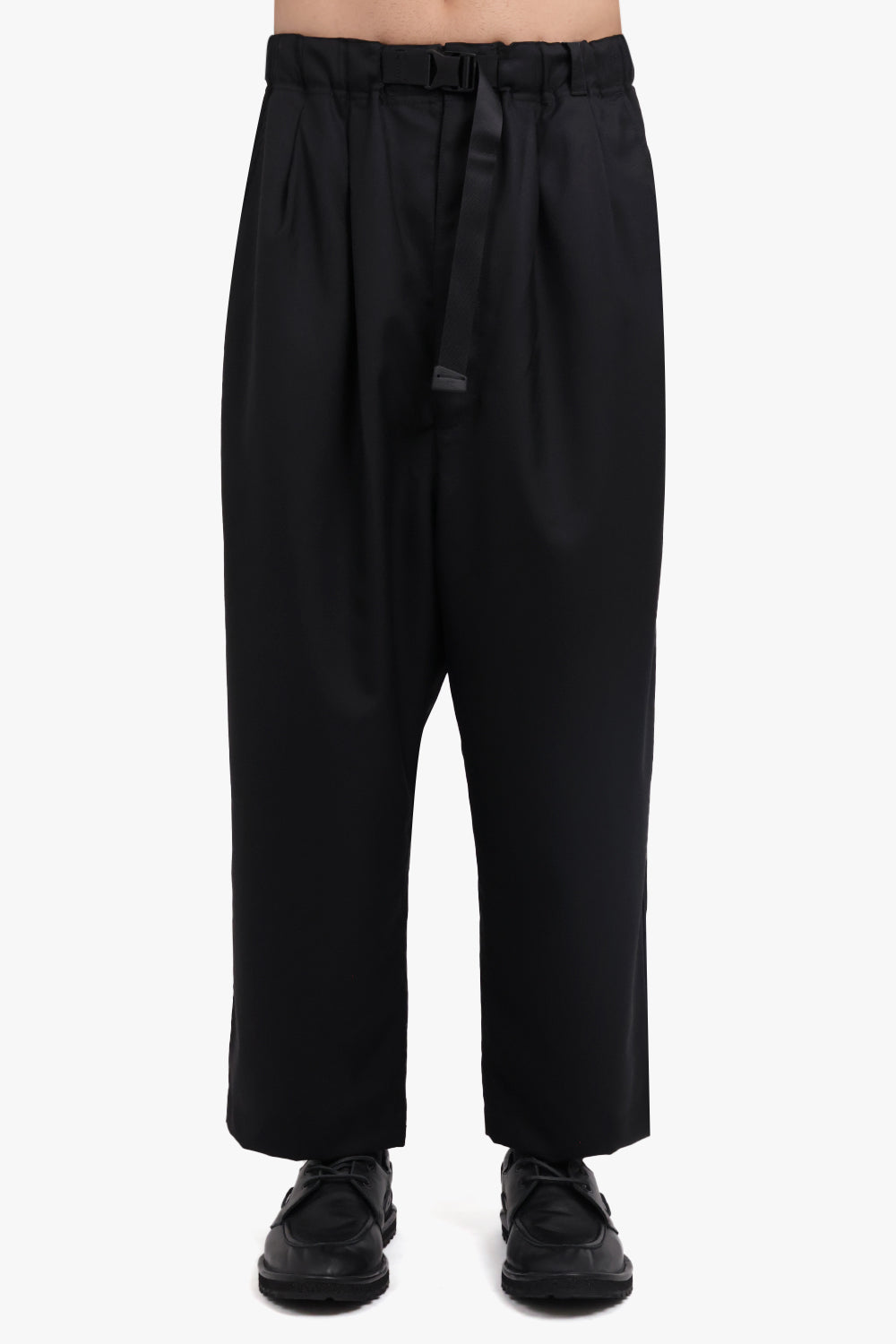 COMME DES GARCONS HOMME RTW Cropped Tapered Pant | Black