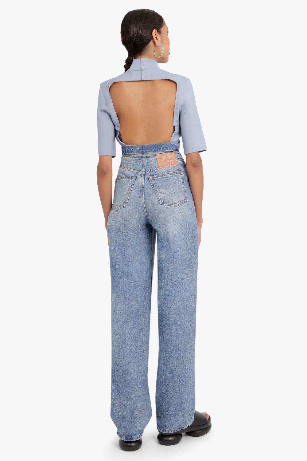 DENIM JEANS Y-BELT ARC CUT-OUT | FADED BLUE