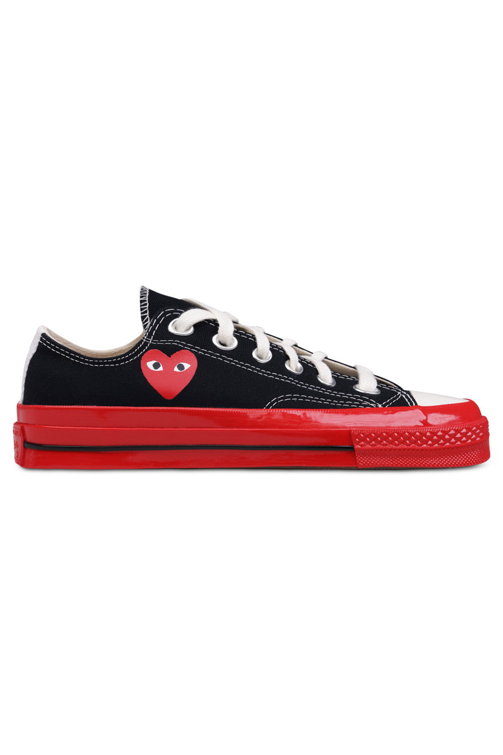 Black red hot sale heart converse