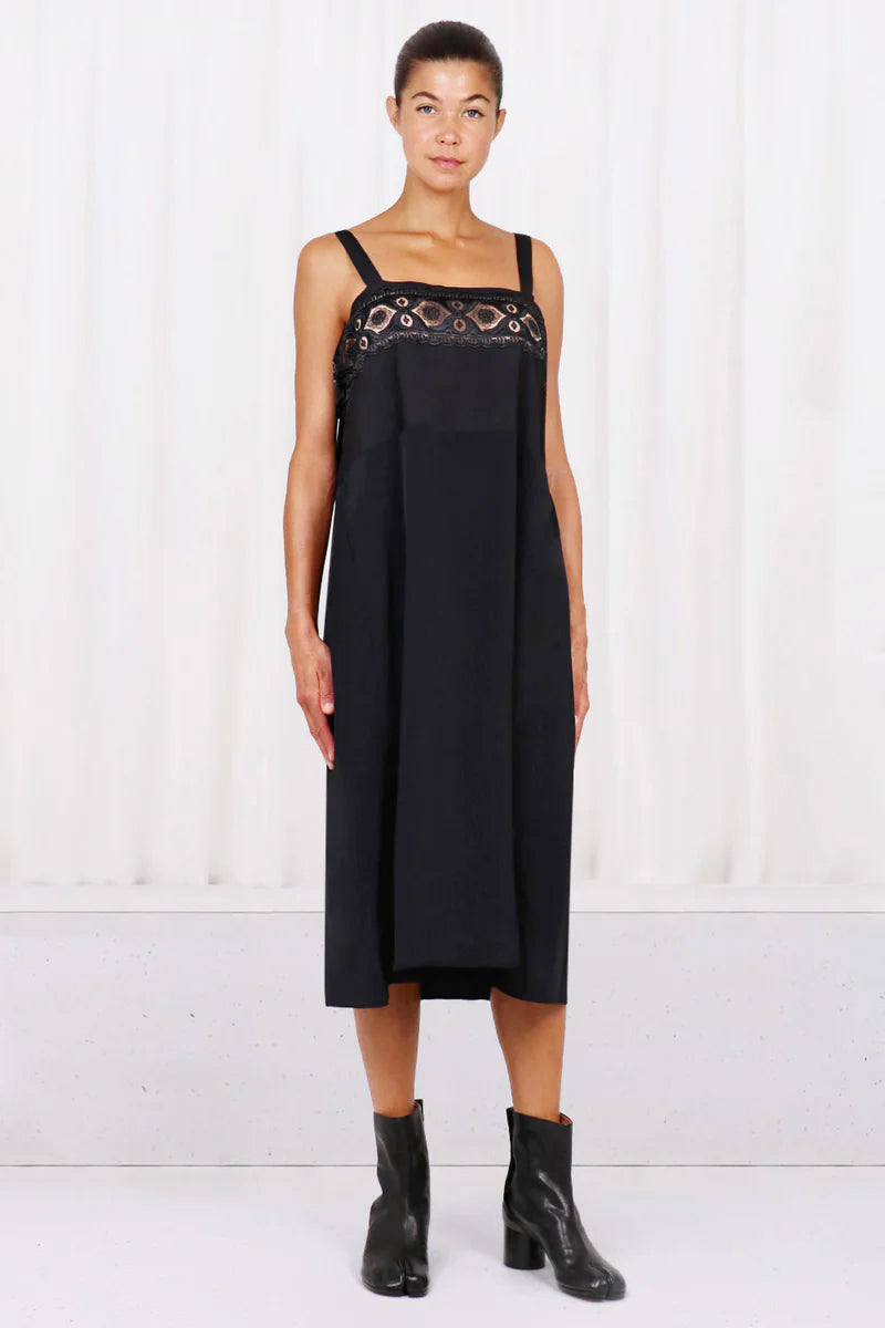 MAISON MARGIELA DRESSES LACE DETAIL S/LESS MIDI DRESS | BLACK