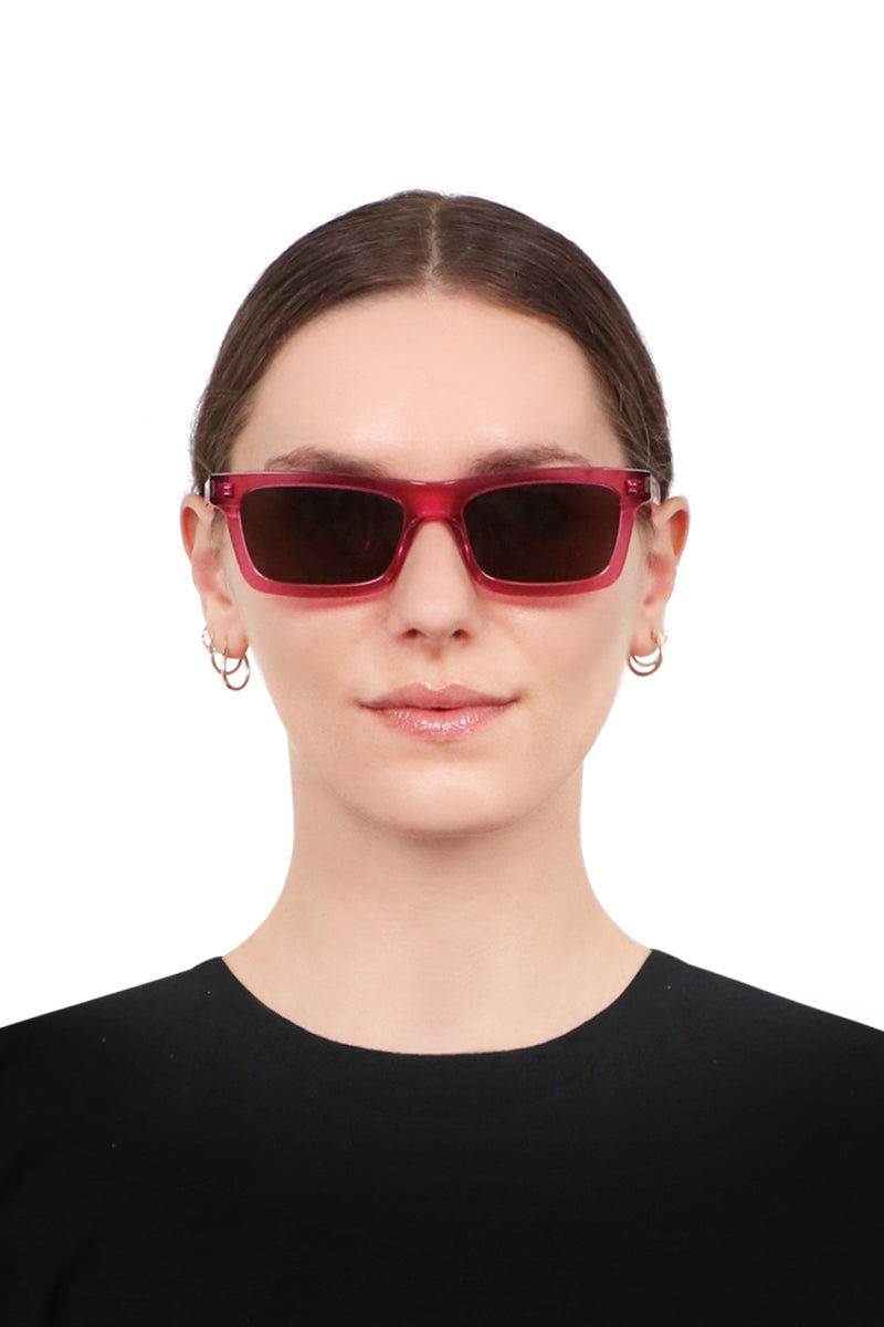 V Plaque Frame Sunglasses In Black – Victoria Beckham US