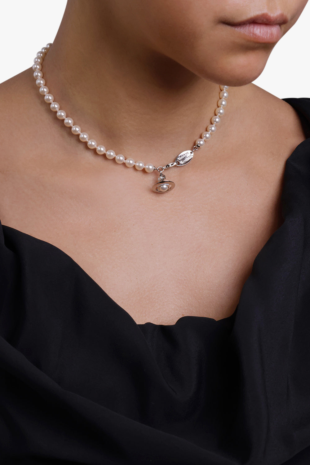 Vivienne Westwood Yael Safety pin Necklace | Pearl | MILANSTYLE.COM